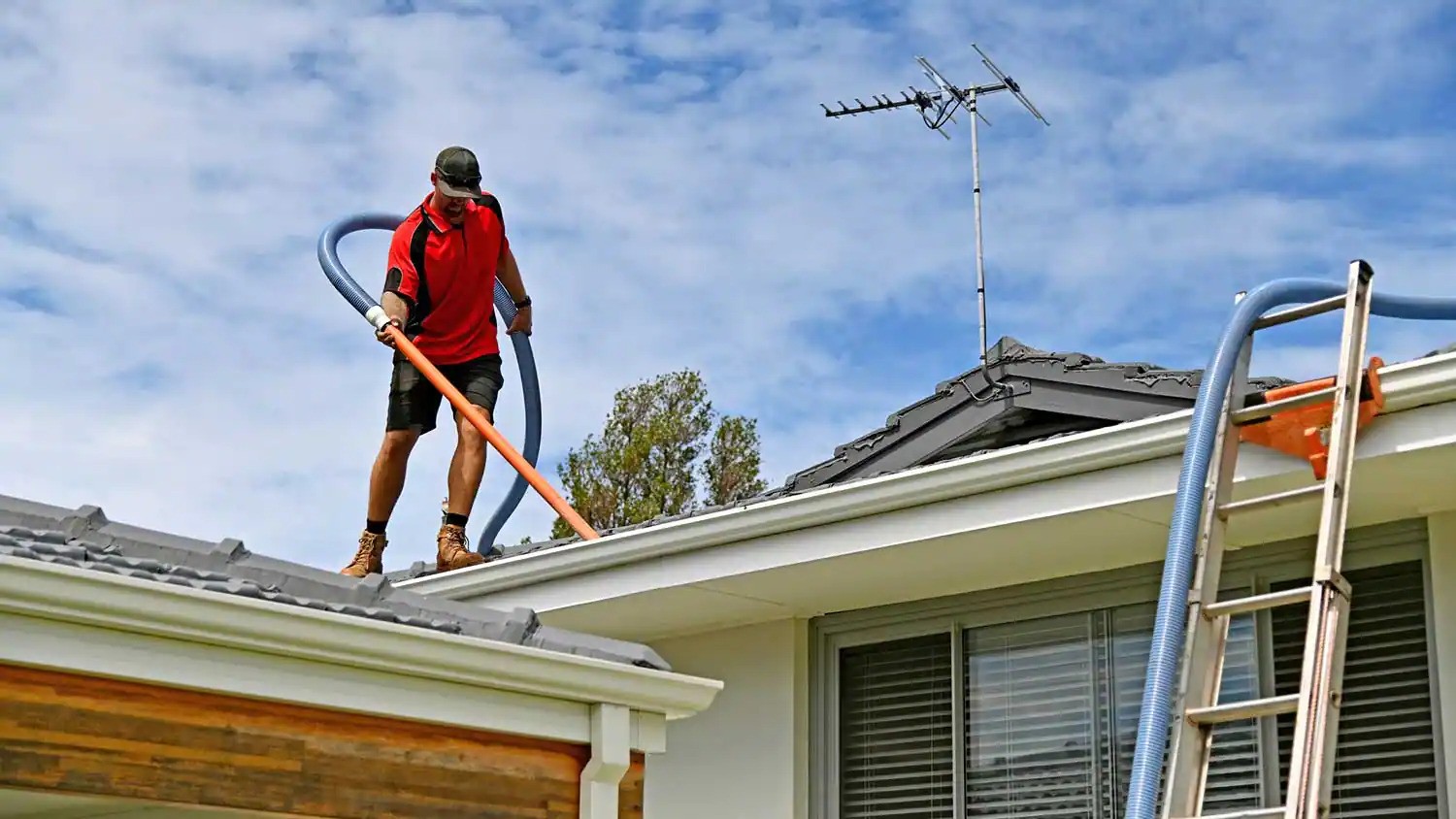 Exploring Gutter Cleaning Services and Cost Breakdowns